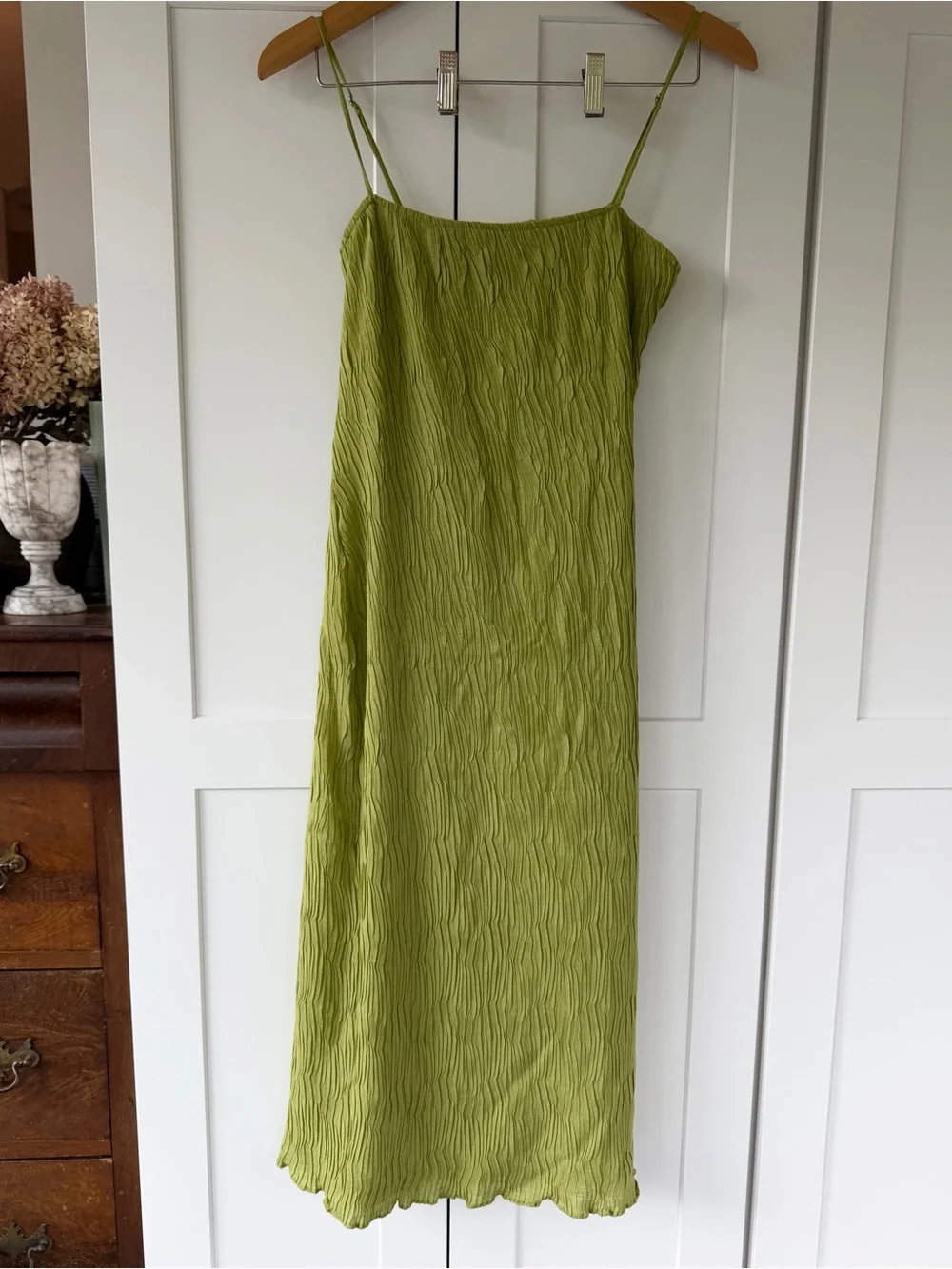Open Back Plissé Dress - Picture 2 of 5